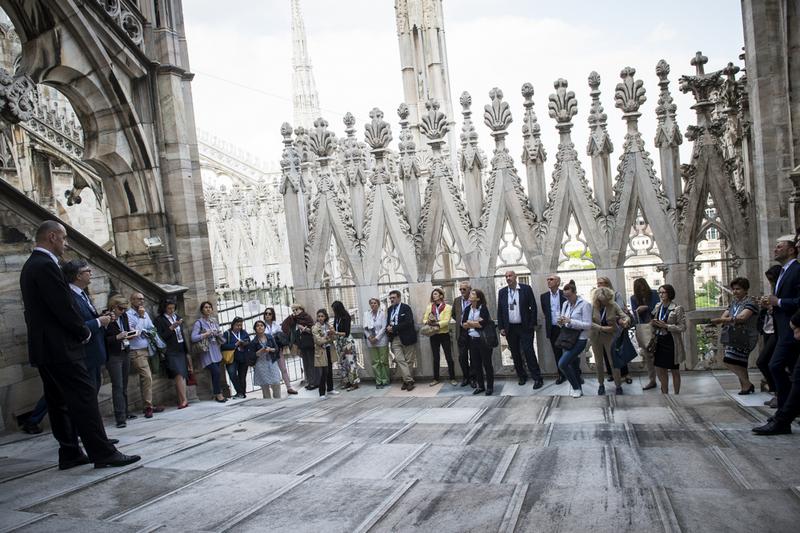 Sul tetto nel cuore di Milano: quando la tecnologia si fonde con l'arte
